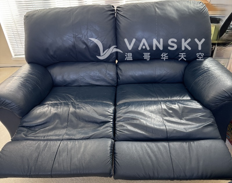 250927094223_1. LoveSeats_2.JPG